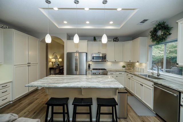 1880 Westminster Ln, Turlock, CA 95382