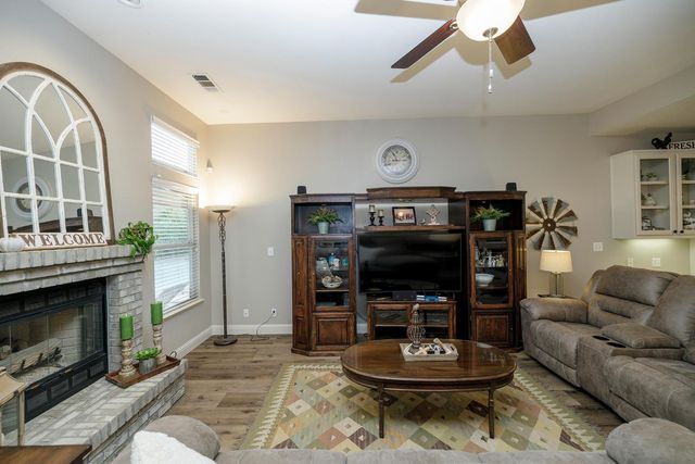 1880 Westminster Ln, Turlock, CA 95382