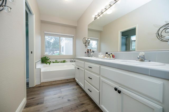 1880 Westminster Ln, Turlock, CA 95382