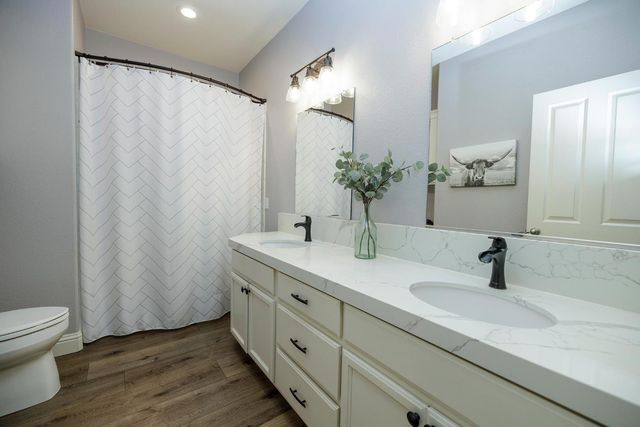 1880 Westminster Ln, Turlock, CA 95382