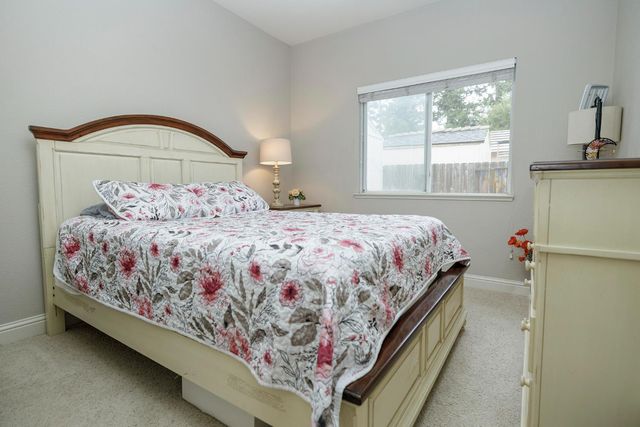 1880 Westminster Ln, Turlock, CA 95382