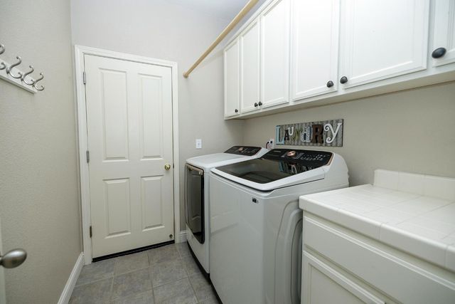 1880 Westminster Ln, Turlock, CA 95382