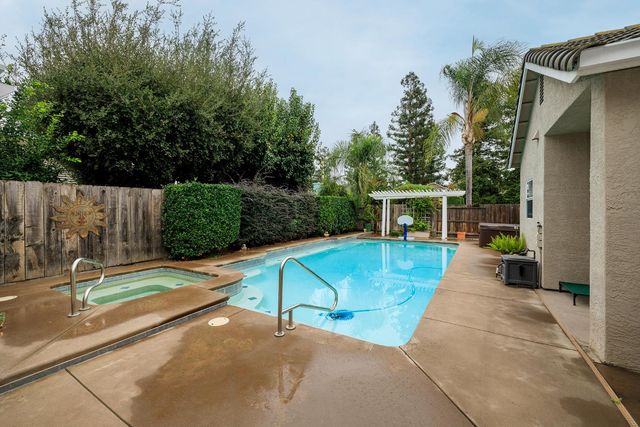 1880 Westminster Ln, Turlock, CA 95382