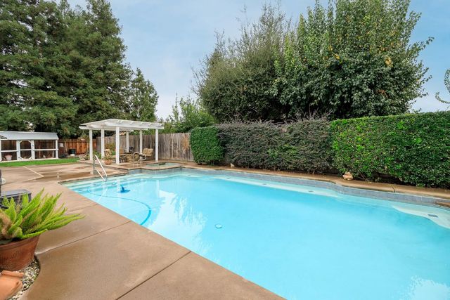 1880 Westminster Ln, Turlock, CA 95382