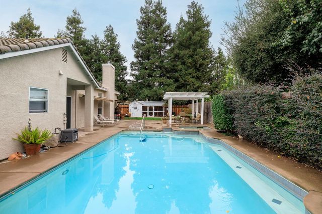 1880 Westminster Ln, Turlock, CA 95382