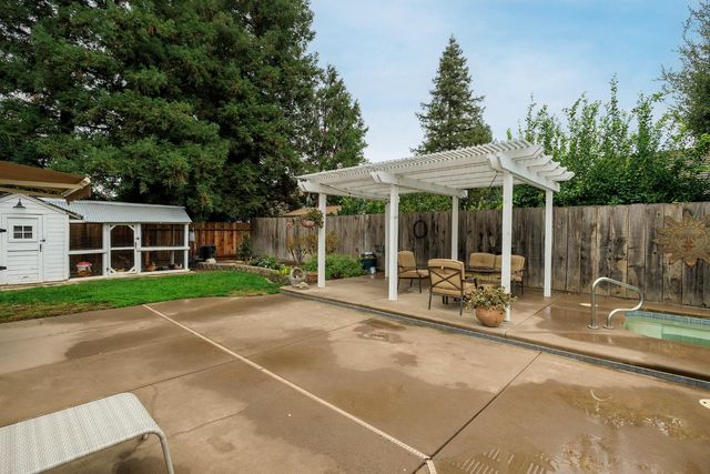 1880 Westminster Ln, Turlock, CA 95382