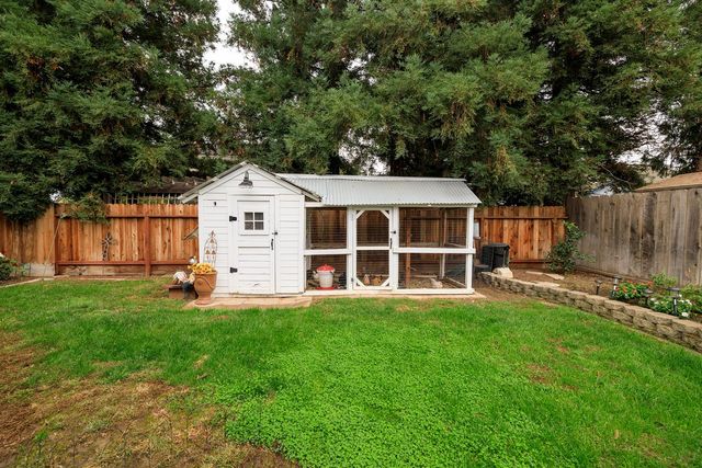 1880 Westminster Ln, Turlock, CA 95382