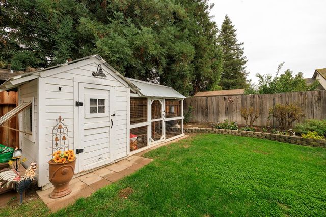 1880 Westminster Ln, Turlock, CA 95382