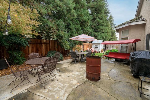 1880 Westminster Ln, Turlock, CA 95382
