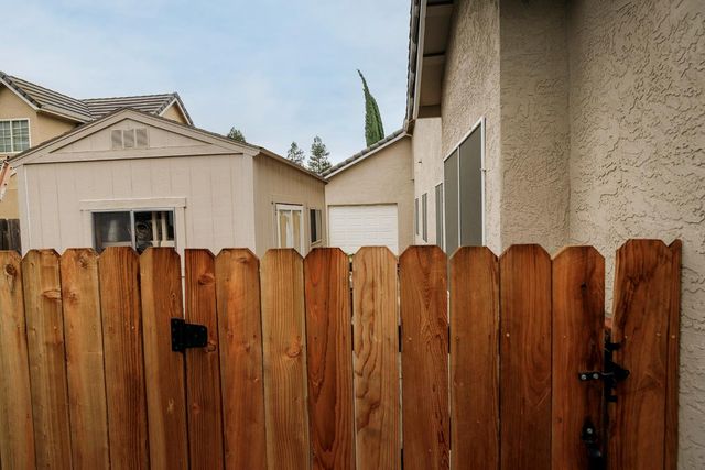 1880 Westminster Ln, Turlock, CA 95382