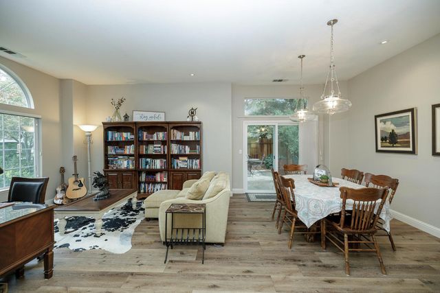 1880 Westminster Ln, Turlock, CA 95382