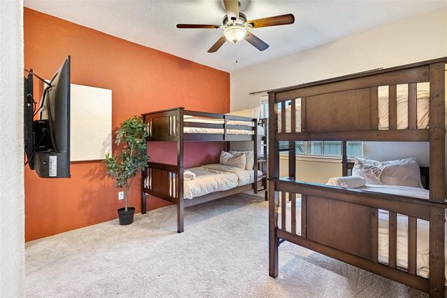 220 Meadow Oaks DR, Dripping Springs, TX 78620