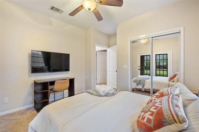 220 Meadow Oaks DR, Dripping Springs, TX 78620