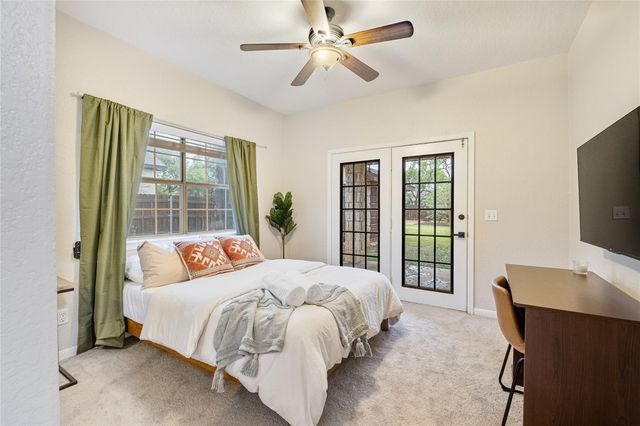 220 Meadow Oaks DR, Dripping Springs, TX 78620