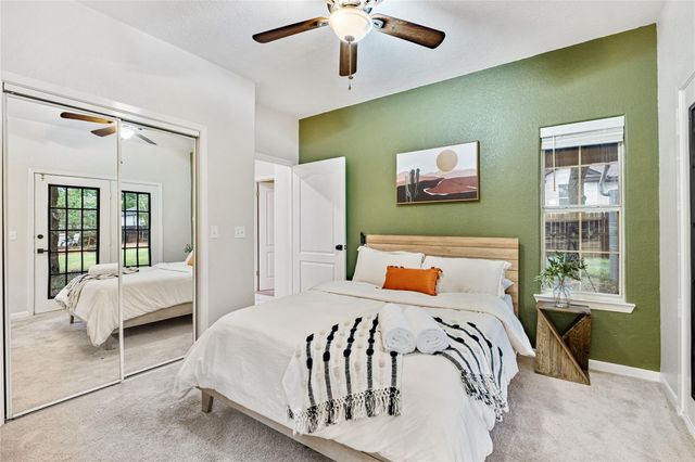 220 Meadow Oaks DR, Dripping Springs, TX 78620