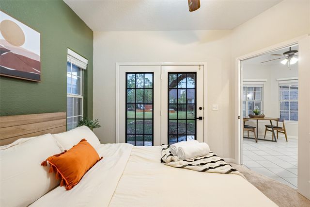220 Meadow Oaks DR, Dripping Springs, TX 78620