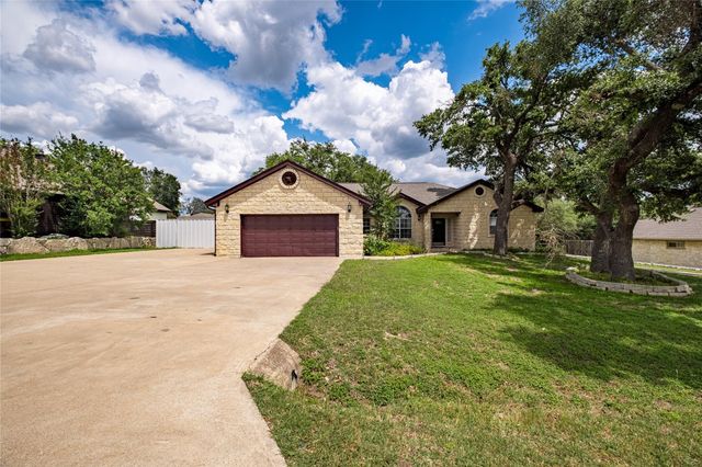220 Meadow Oaks DR, Dripping Springs, TX 78620