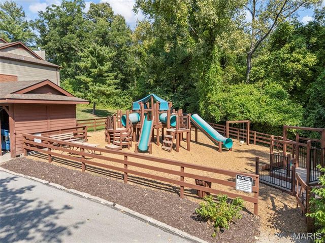 865 Forest Trace Drive C, Chesterfield, MO 63017