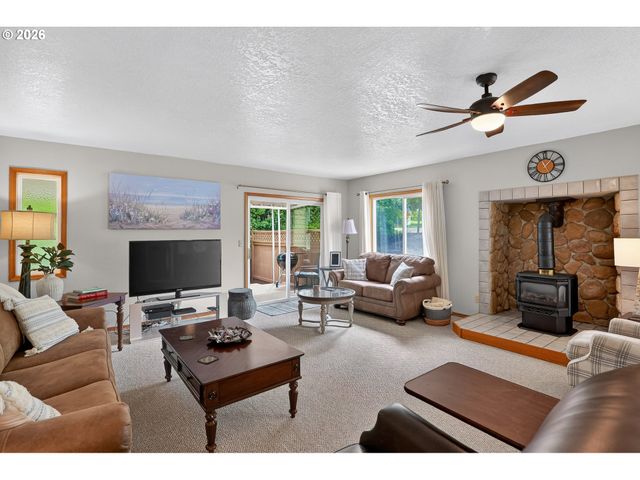 5833 Sw GARDEN HOME Rd, Portland, OR 97219