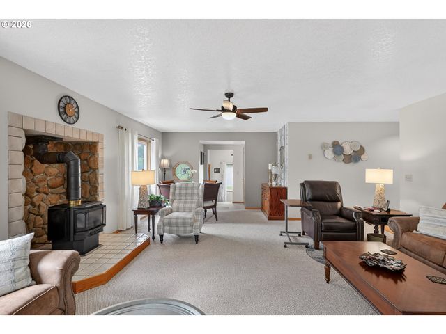 5833 Sw GARDEN HOME Rd, Portland, OR 97219