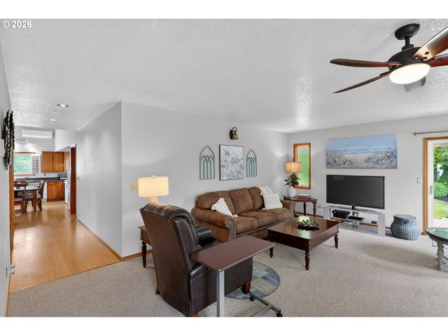 5833 Sw GARDEN HOME Rd, Portland, OR 97219