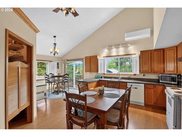 5833 Sw GARDEN HOME Rd, Portland, OR 97219