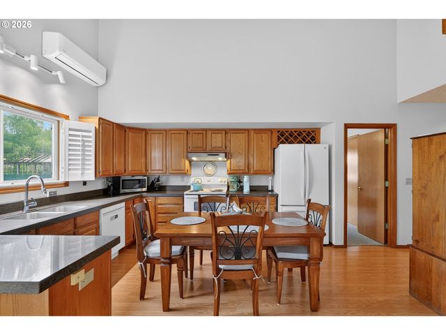 5833 Sw GARDEN HOME Rd, Portland, OR 97219