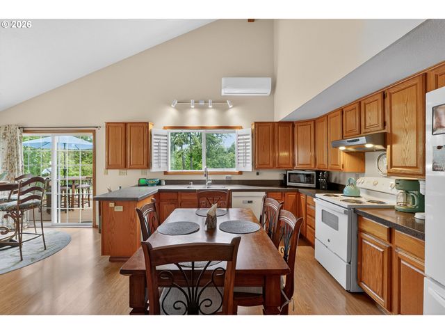 5833 Sw GARDEN HOME Rd, Portland, OR 97219