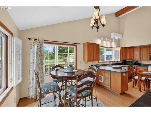 5833 Sw GARDEN HOME Rd, Portland, OR 97219
