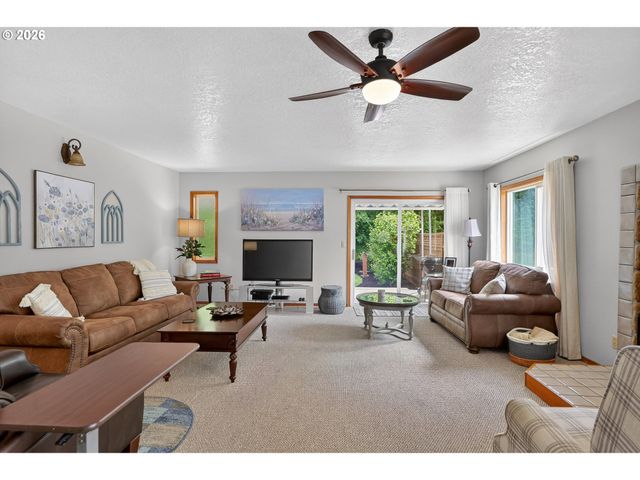 5833 Sw GARDEN HOME Rd, Portland, OR 97219