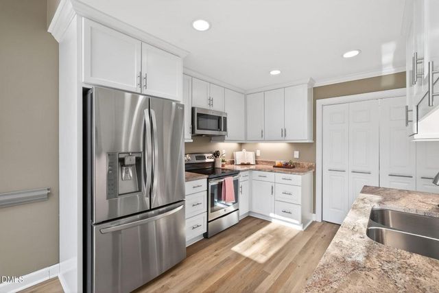 119 Heatherwood Drive, Apex, NC 27502