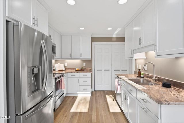 119 Heatherwood Drive, Apex, NC 27502