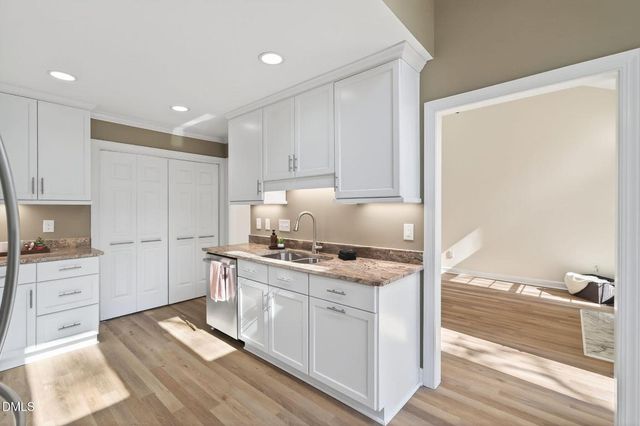 119 Heatherwood Drive, Apex, NC 27502