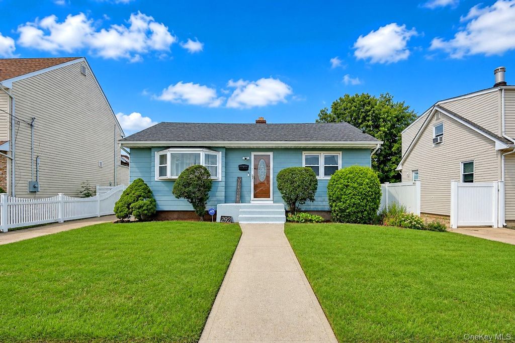 292 Roosevelt Avenue, Freeport, NY 11520 — exterior