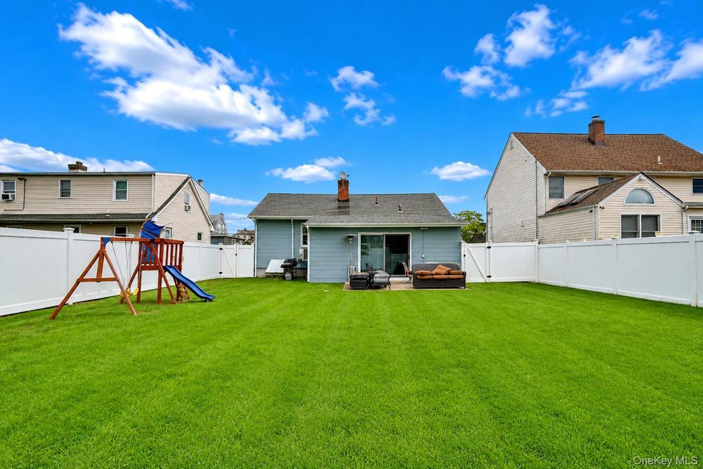 292 Roosevelt Avenue, Freeport, NY 11520 — photo 2