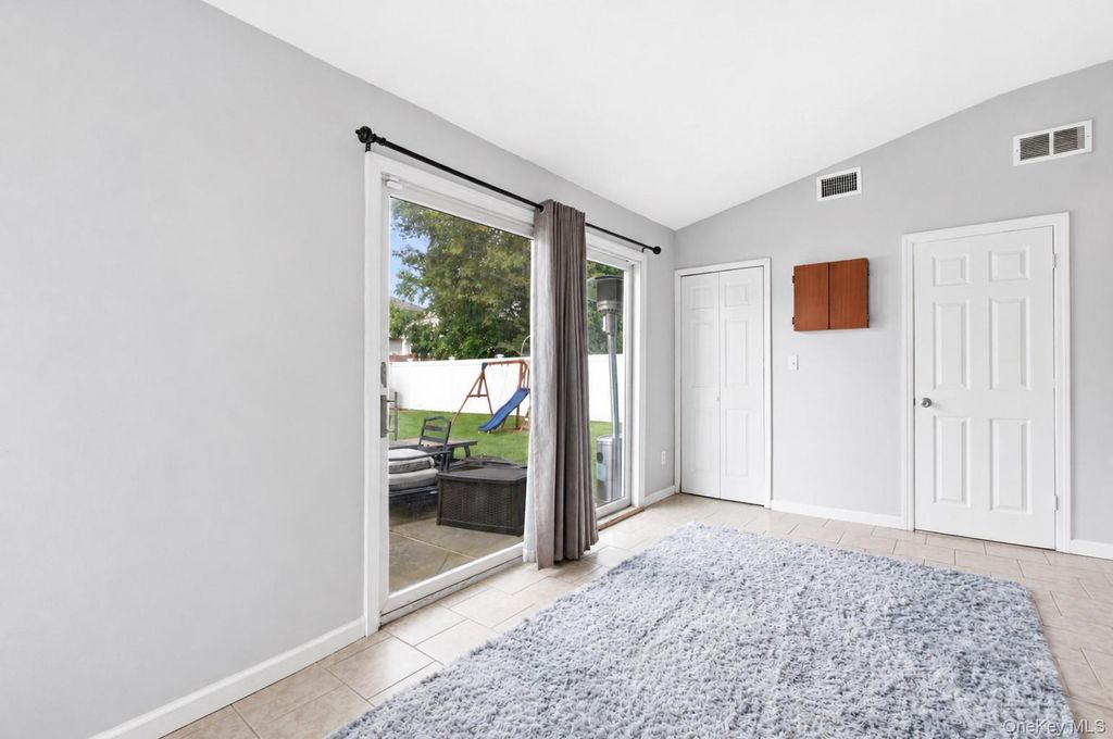 292 Roosevelt Avenue, Freeport, NY 11520 — photo 5