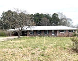 142 S Abbott Road, Walhalla, SC 29691