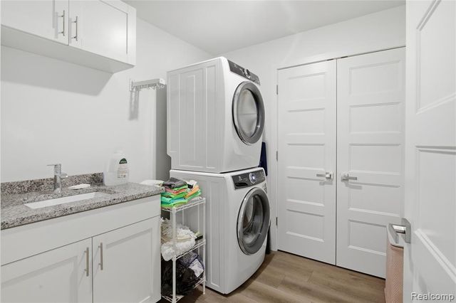 166 Oak Street 401, Wyandotte, MI 48192