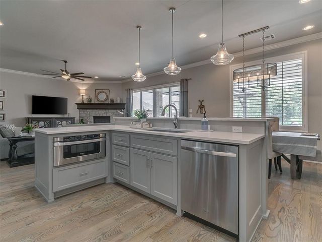 3024 Fallbrook Avenue, Edmond, OK 73012