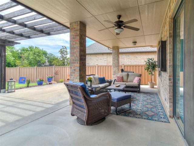 3024 Fallbrook Avenue, Edmond, OK 73012