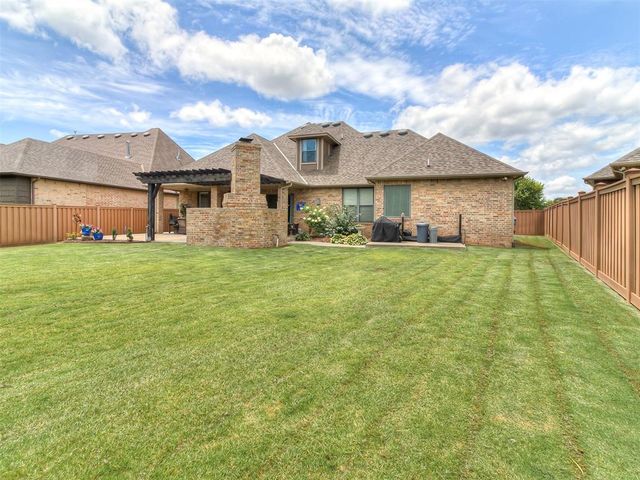 3024 Fallbrook Avenue, Edmond, OK 73012