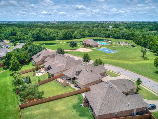 3024 Fallbrook Avenue, Edmond, OK 73012
