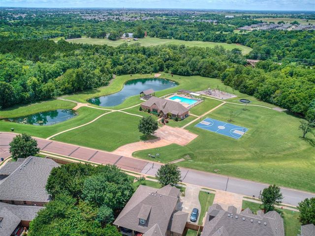 3024 Fallbrook Avenue, Edmond, OK 73012