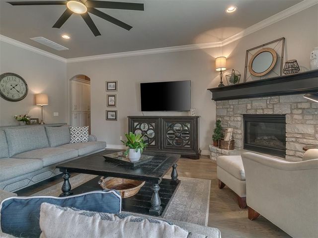 3024 Fallbrook Avenue, Edmond, OK 73012