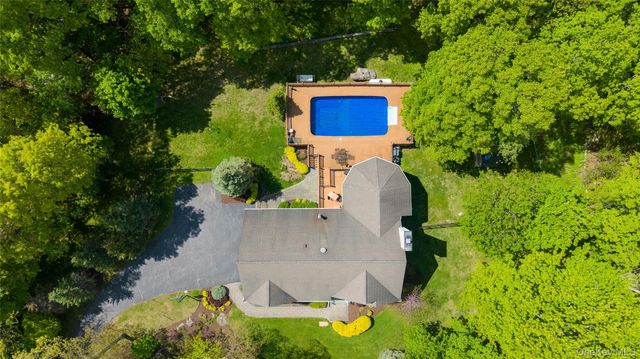 17 James Court, Mahopac, NY 10541