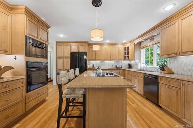 17 James Court, Mahopac, NY 10541