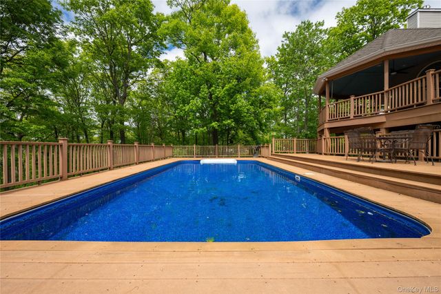 17 James Court, Mahopac, NY 10541