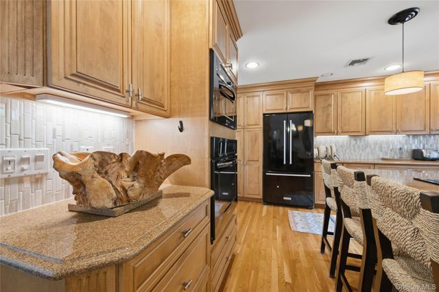 17 James Court, Mahopac, NY 10541