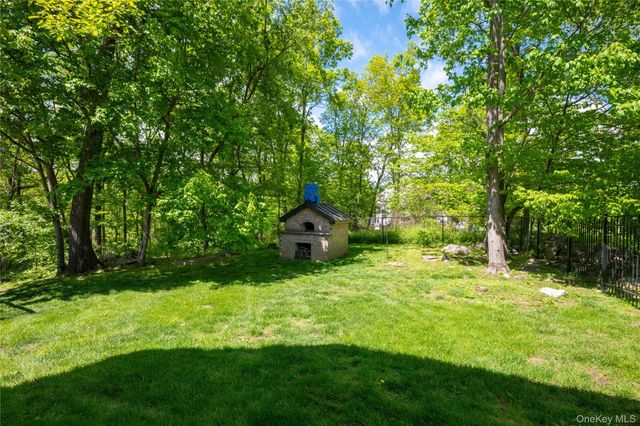 17 James Court, Mahopac, NY 10541
