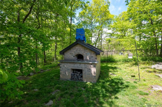 17 James Court, Mahopac, NY 10541